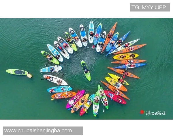 水上足球的魅力与挑战探索水上运动新风潮的乐趣与竞技精神 水上足球的魅力与挑战探索水上运动新风潮的乐趣与竞技精神